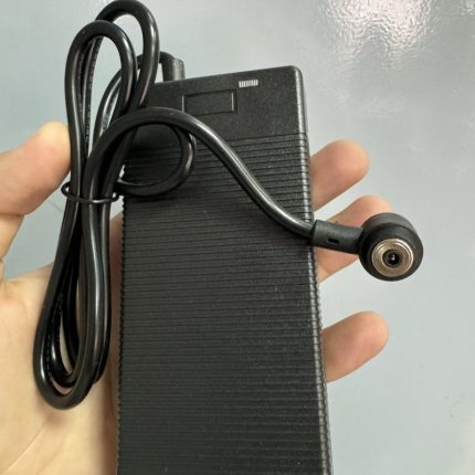 Punjac za romobil Xiaomi 4 pro 1 generacija 42v 2Ah magnetni